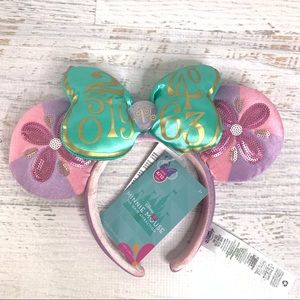 Authentic Disney Parks - Minnie Mouse Main Attraction - It’s A Small World